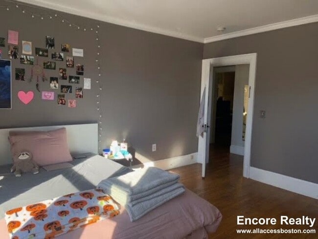 Building Photo - 448 Park Dr