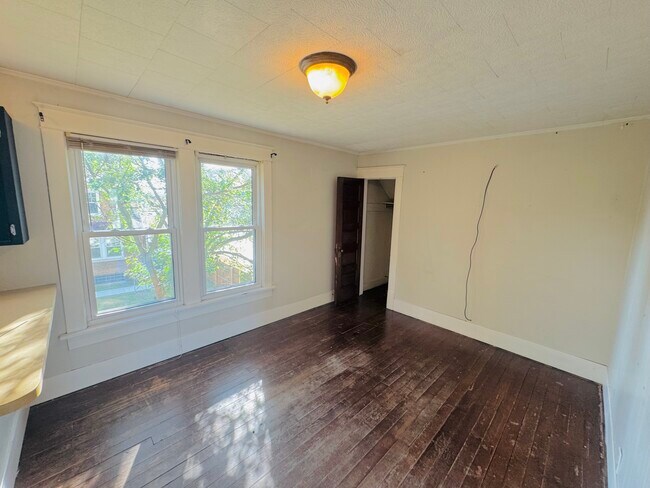 Building Photo - 215 E Winona Ave