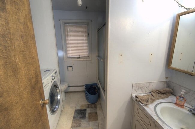 Building Photo - 2 Bed, 1 Bath with Garage Space in Missoula