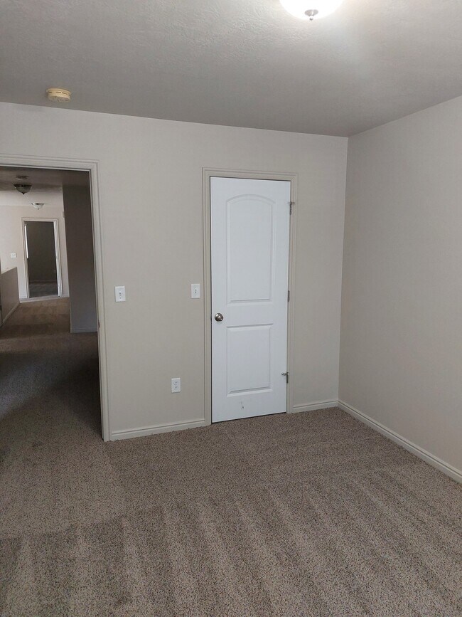 Building Photo - 2632 S 8800 W