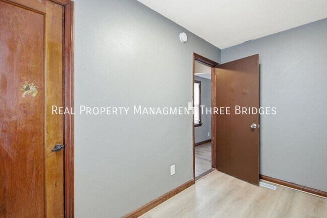 Building Photo - 249 S Hartnett Ave