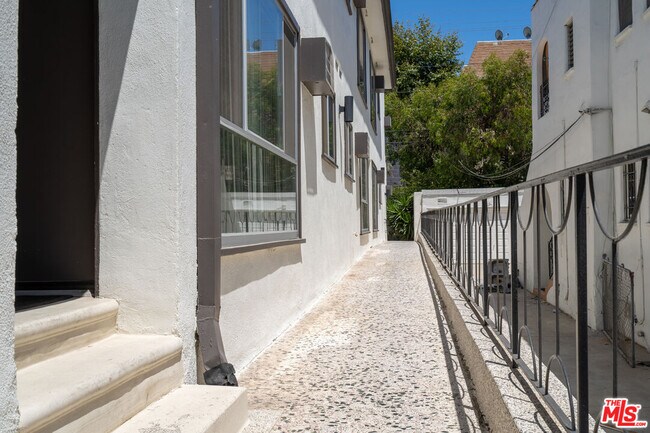 Building Photo - 220 S Gale Dr