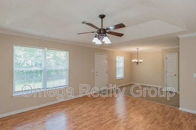 Building Photo - 3550 Cres Gardens Dr