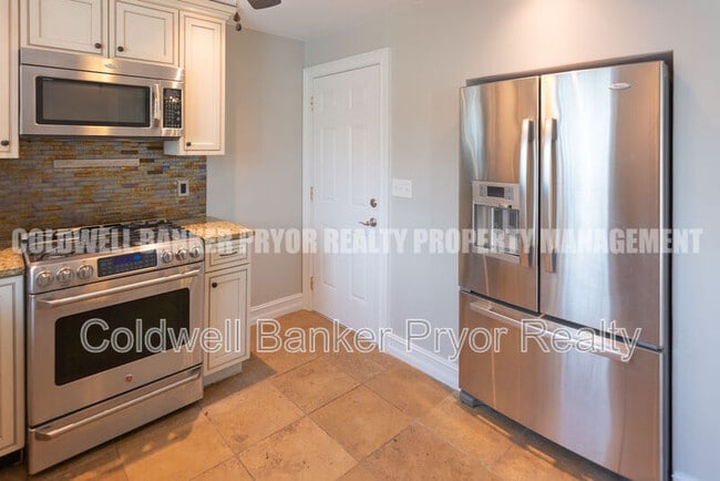 Building Photo - 128 S St Marks Ave