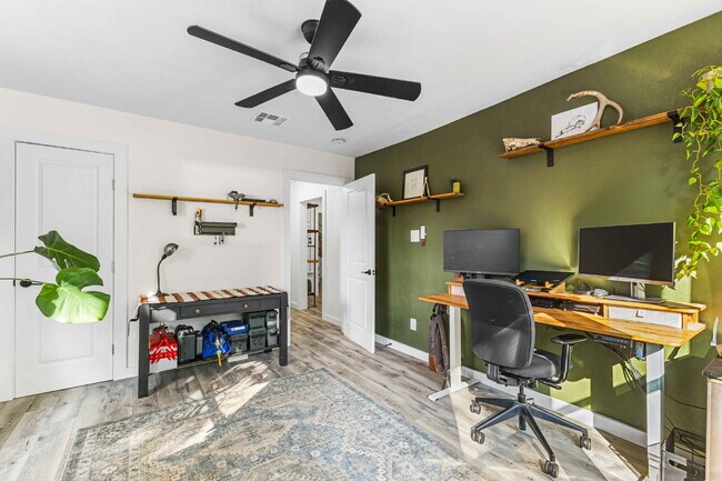 Building Photo - Timeless Charm Meets Modern Comfort in Brookview