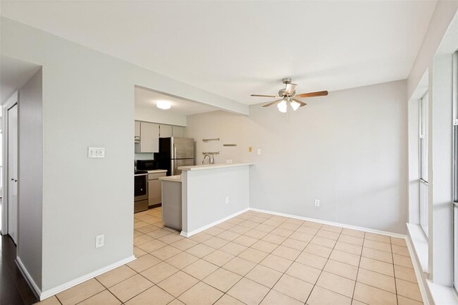 Building Photo - 6910 Hart Ln