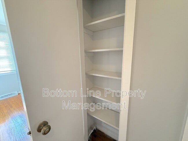 Building Photo - 3021 Marlborough Rd