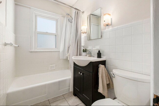 Building Photo - 191 E Division St NE