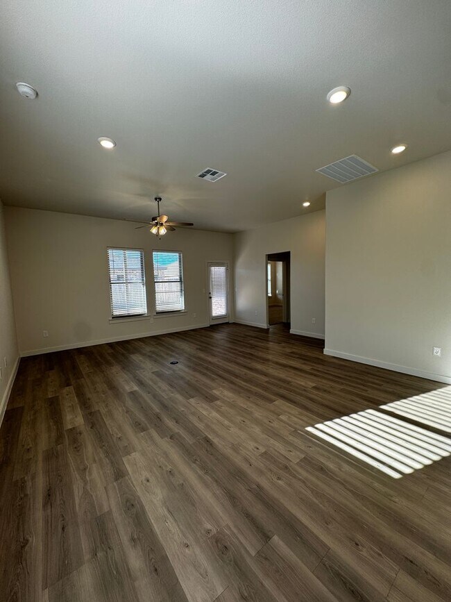 Building Photo - Fabulous Luxury Newer 2026 Build 3/2/2