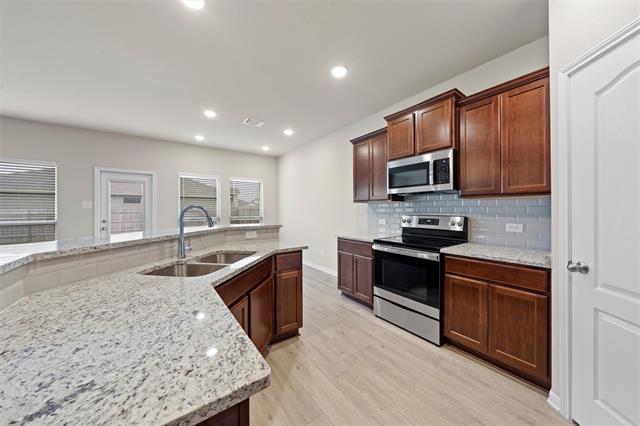 Building Photo - 7445 Gdn Gln Dr