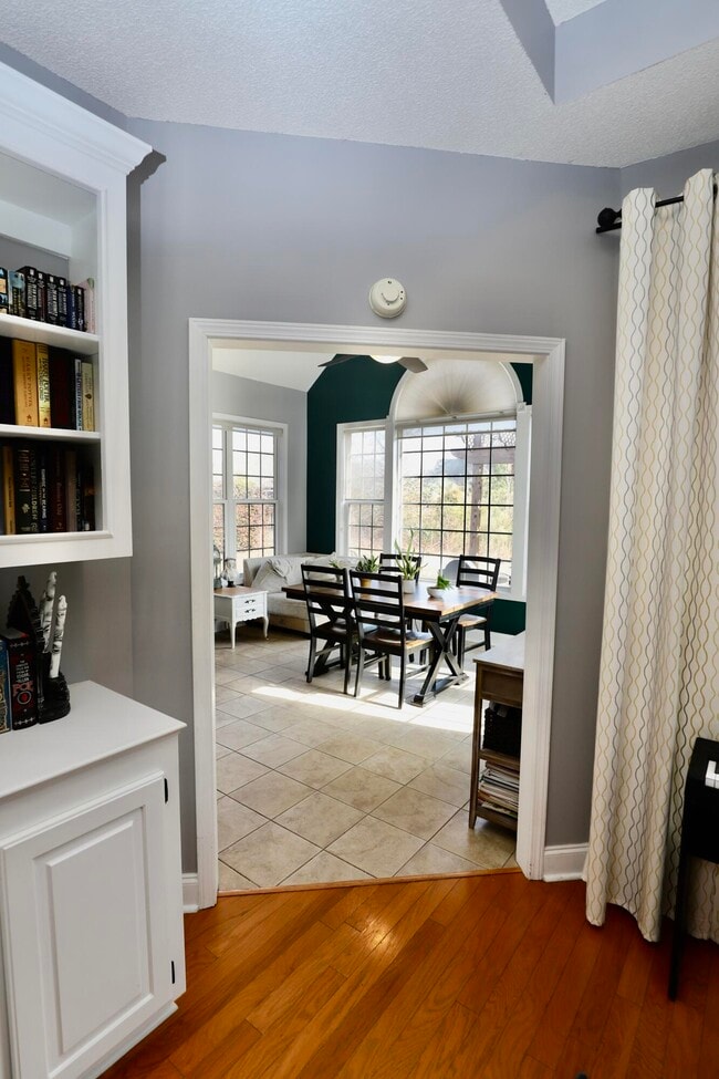 Building Photo - 1855 Beachforest Way