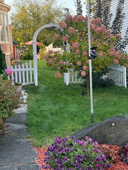 Building Photo - 519 E Monroe St