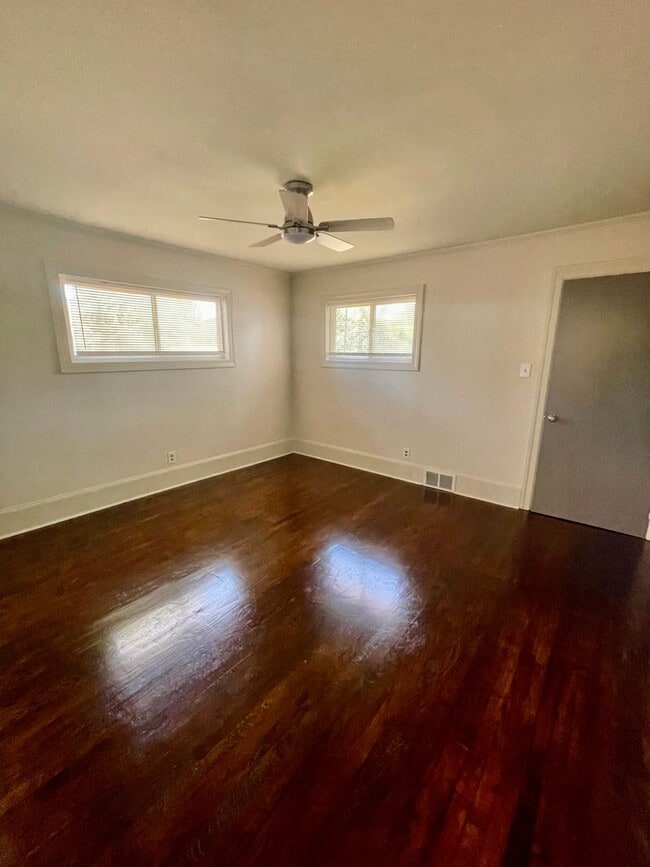 Building Photo - Ranch Style 3 Bedroom 2 Bath and 2 car gar...