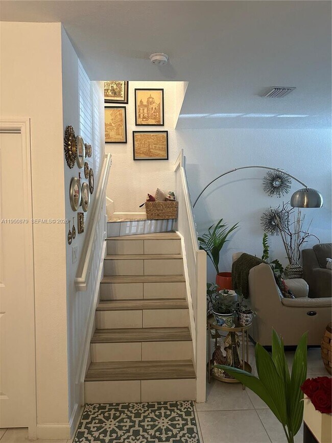 Building Photo - 2615 SE 12th St