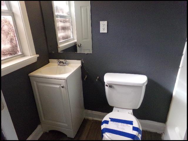 Building Photo - 2323 S Spring St