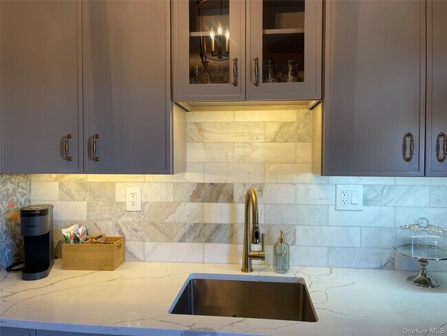 Building Photo - 1106 Main St