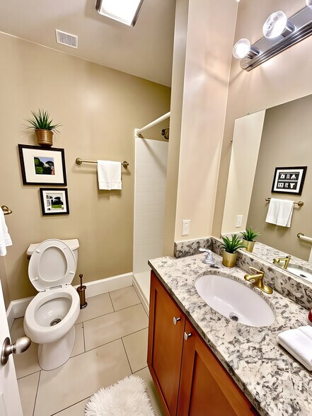 Building Photo - 328 Saint Paul St