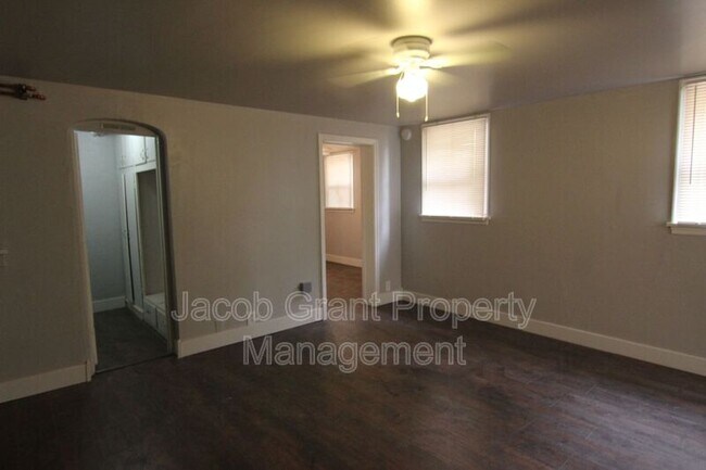 Building Photo - 605 S 7th Ave