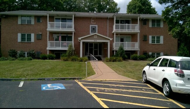 Building Photo - 203 Coraopolis Rd