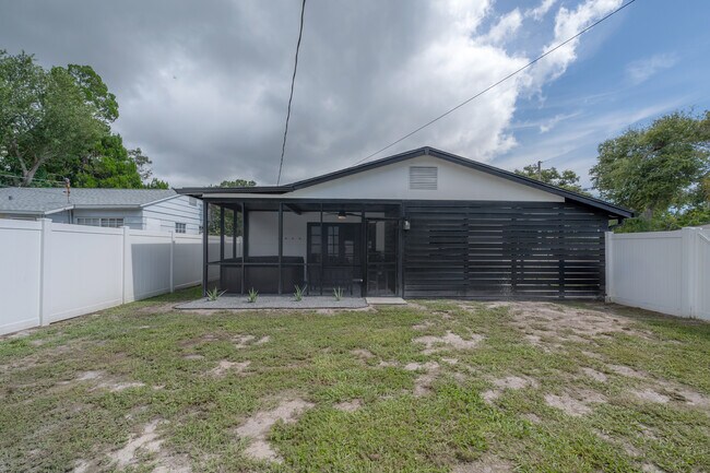 Building Photo - 2400 34th Ave N