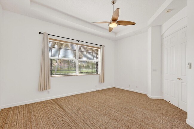Building Photo - 6532 SE Broadmoor Ln