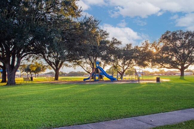 Building Photo - 3707 Meadowlake Rd