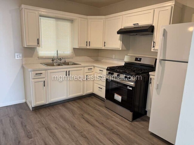 Building Photo - 4228 Tenth St, Unit 4228