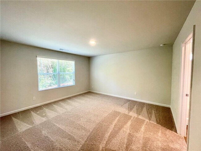 Building Photo - 667 Summerwood Ln