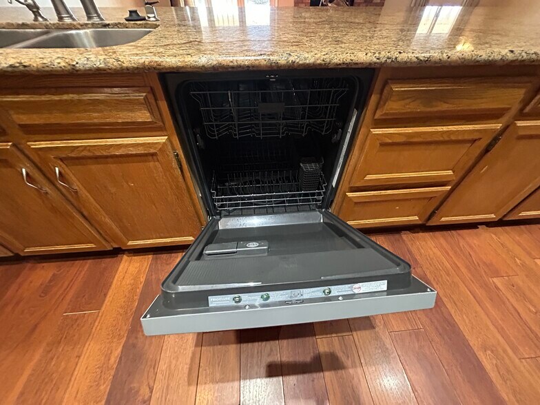 Building Photo - 12138 S Tomi Dr