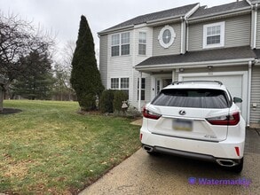 Building Photo - 700 Evergreen Ct