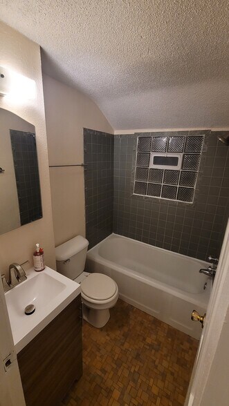 bathroom - 6319 W Center St