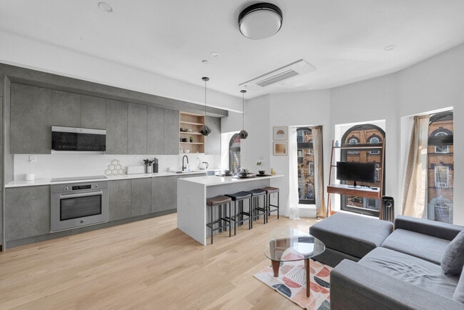 Building Photo - 217 Schaefer St