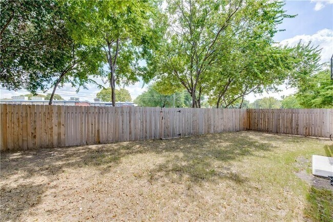 Building Photo - 8411 Bowling Green Dr