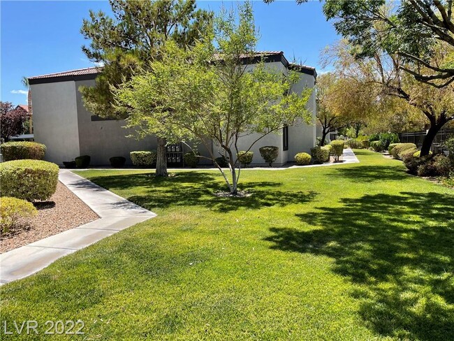 Building Photo - 950 Seven Hills Dr