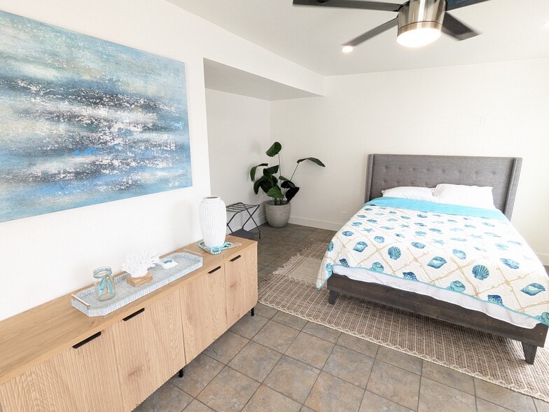 Building Photo - 722 Sunset Ct