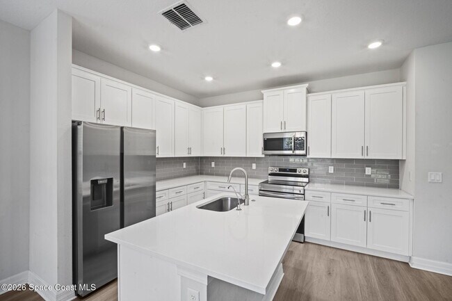 Building Photo - 330 San Marino Rd SW