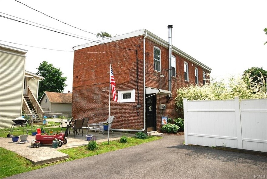 Building - 158 6th St