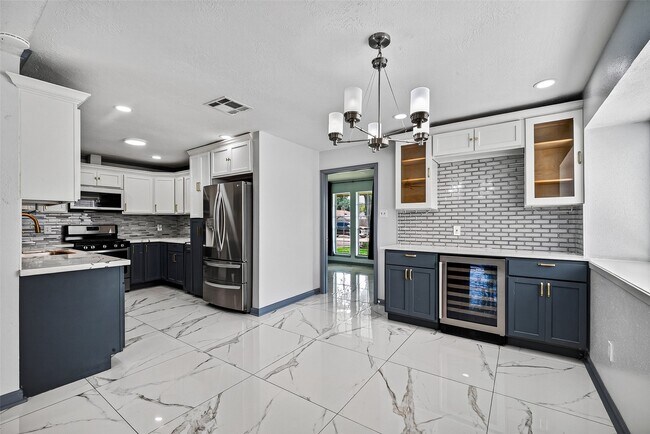 Building Photo - 10911 Pecan Dr