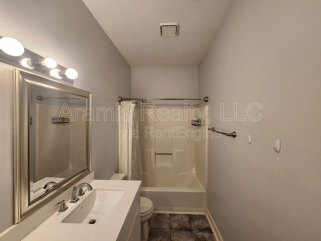 Building Photo - 613 Home Avenue SE
