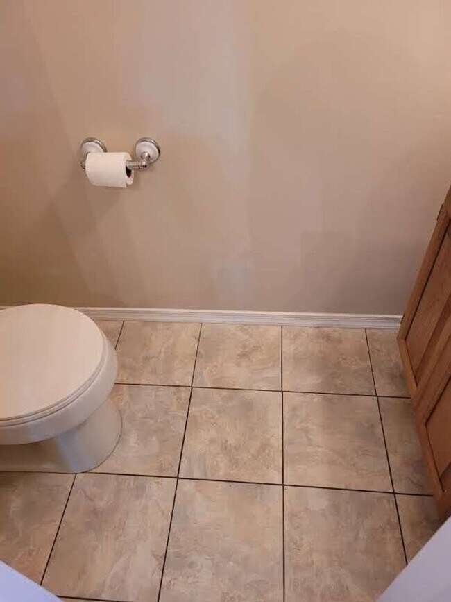 Building Photo - Ocean Lakes Single Family Home Ready for Move In!