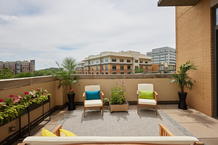 Building Photo - 2720 S Arlington Mill Dr