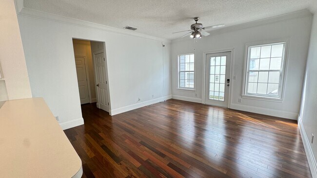 Building Photo - 1040 Nash Dr