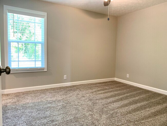 Building Photo - 1247 Highgrove Ln