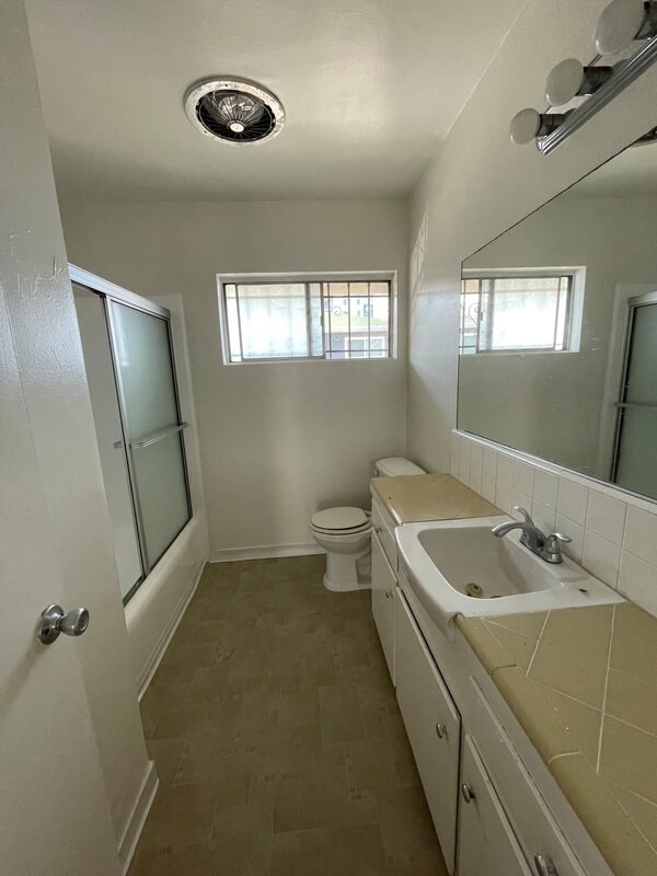 Building Photo - 7964 Fountain Ave