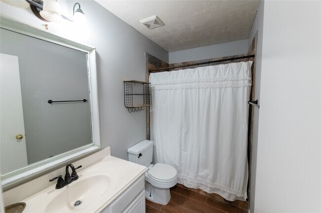 Building Photo - 18306 Campbellford Dr