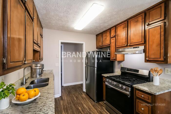 Building Photo - 6057 Dorchester Dr