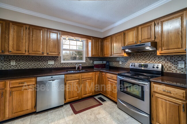 Building Photo - 722 Chapelwood Cir