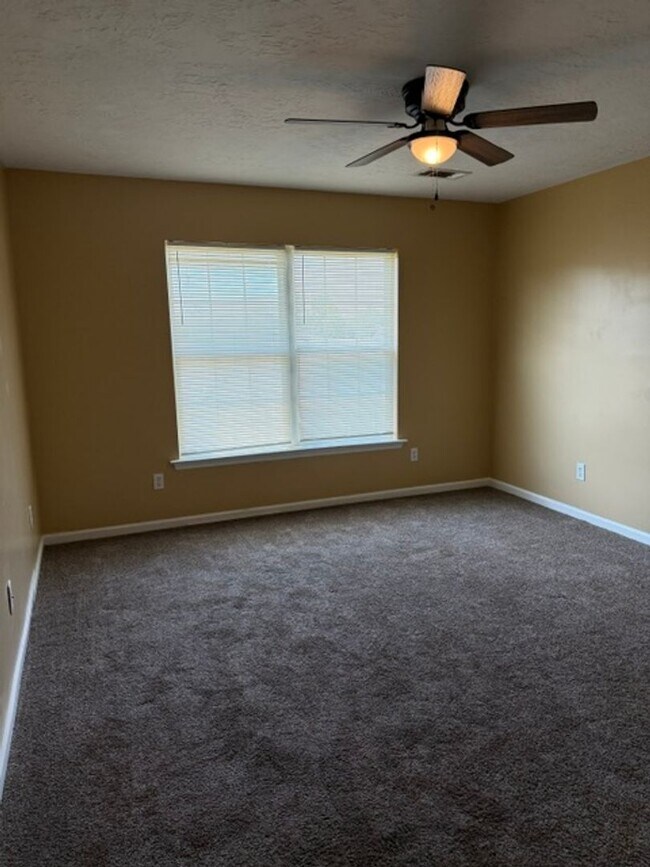 Building Photo - 1832 Heathers Way