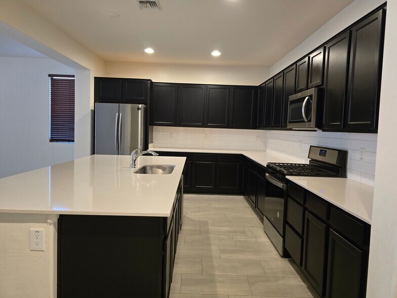 Building Photo - 23138 E Camina Plata