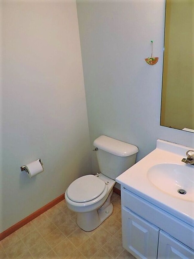 Building Photo - $1,950 | 3 Bedroom, 3.5 Bathroom Multi Flo...